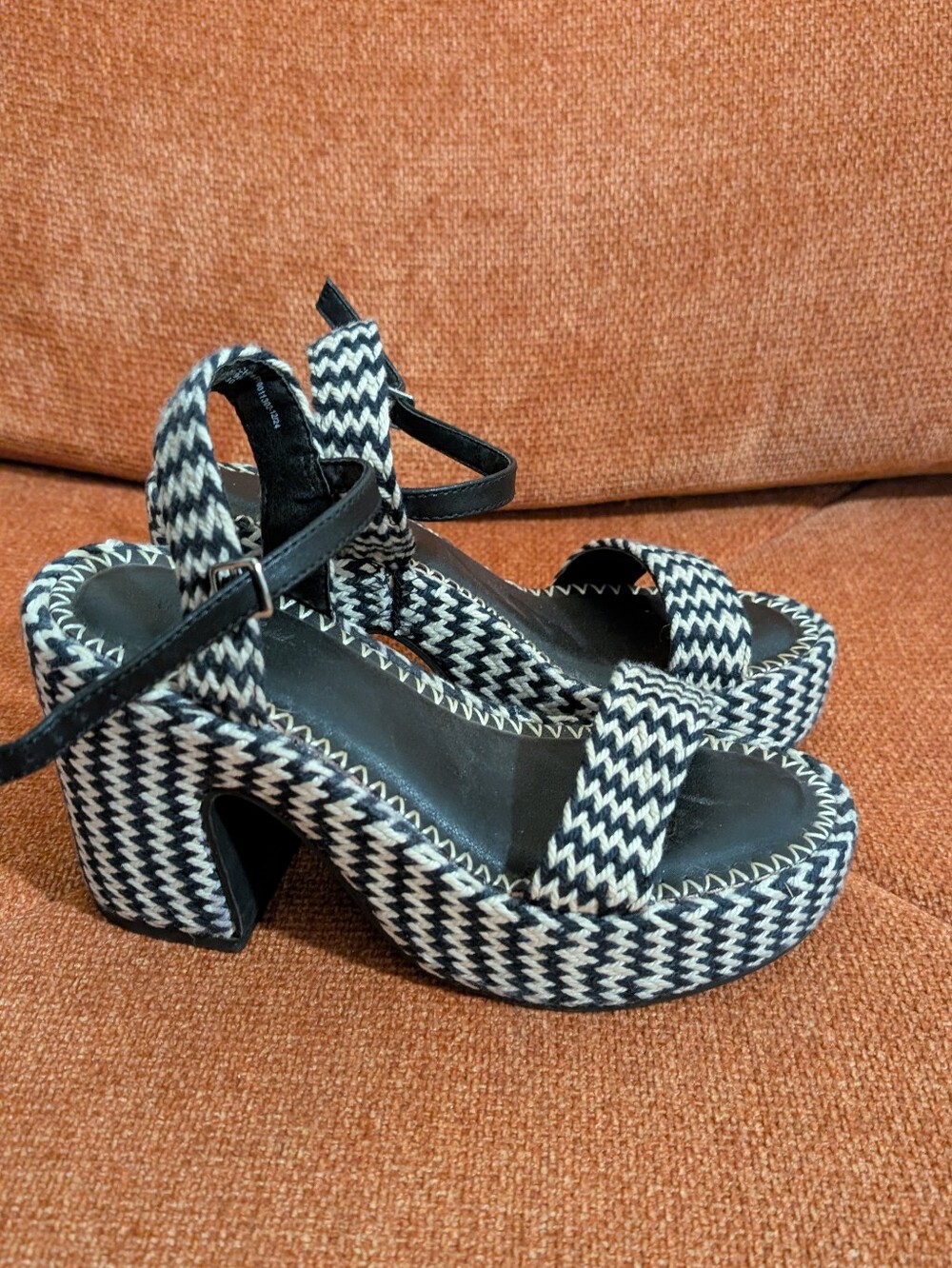 Universal Thread Woven Sandal Heel Black And White Size 6.5